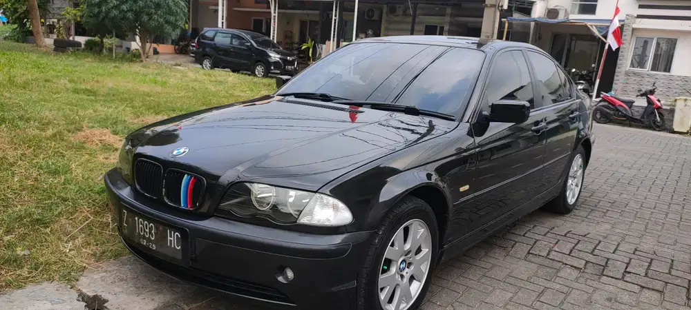 BMW 318i 2002 Bensin