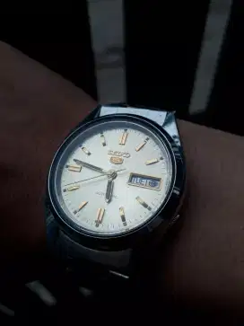 Jam tangan Seiko 5 automatic