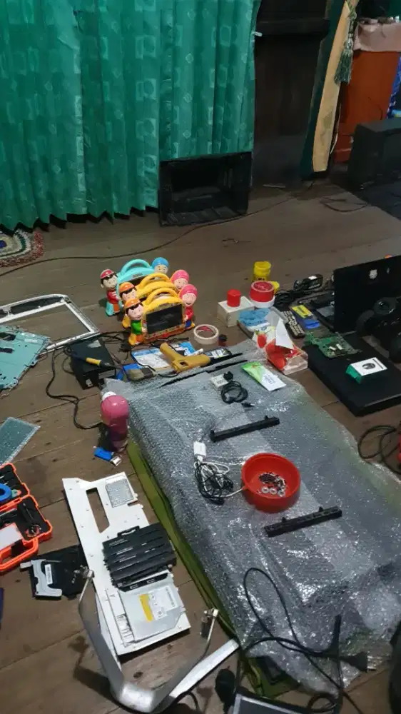 Service Berbagai Macam Peralatan Elektronika