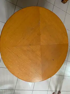 Meja bundar jati