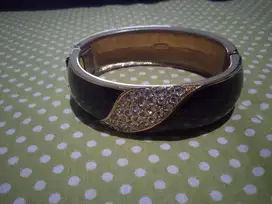 Gelang Tangan merk Monet