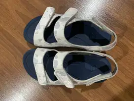 Sandal sepatu toe zone