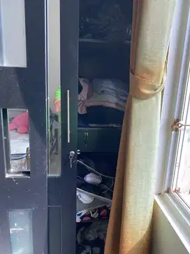 Lemari 2 pintu warna hitam