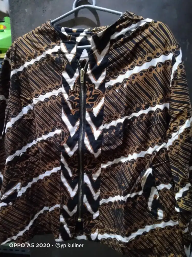 Baju batik coklat depan resliting