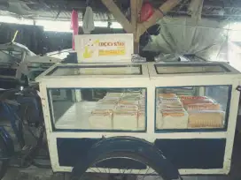 Pedagang Roti Keliling