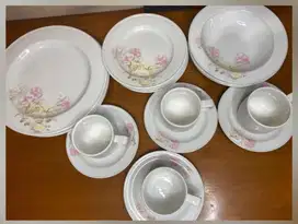 Dinner set merk spectra 18 pcs