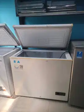 Chest Freezer Box RSA CF 210, 200 Liter, 120 W, SECOND SIAP PAKAI, Bdg