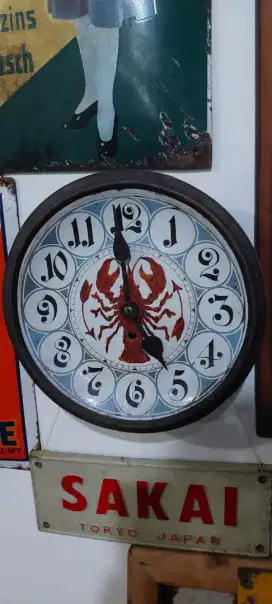 ENAMEL JAM DINDING