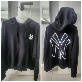 232. HOODIE NY Hitam