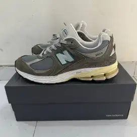 New balance 2002r