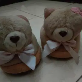 Sandal boneka (sandal tidur)