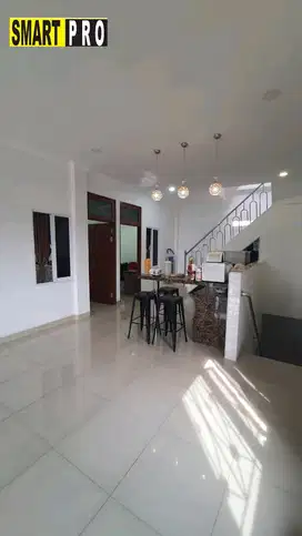 Rumah 3,5 Lantai, Jelambar, lokasi strategis, siap huni