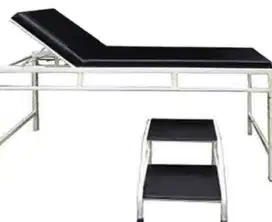 Meja periksa pasien