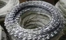 Readi kawat duri tebal siap pakai