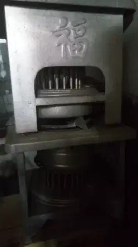 Kompor minyak tanah masih nyala ada 2 kompor