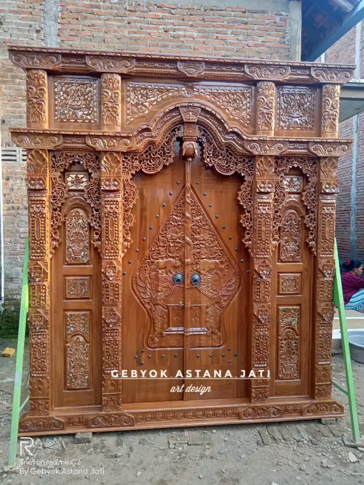 Gebyok ukir Jepara