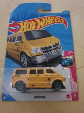 Hotwheels dodge van kuning