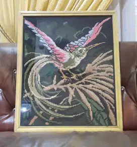 PIGURA/HIASAN DINDING BINGKAI RAJUTAN MOTIF BURUNG