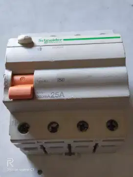Dijual ELCB  seken 3p/25 A.