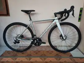 Sepeda Roadbike Polygon Strattos S5 Disc seri tahun 2022 - 2024