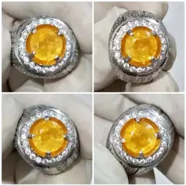 Natural Yellow Sapphire Srilanka 3.36 Carats Bermemo