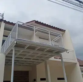 Mezzanine balkon. Mezzanine kanopi carport
