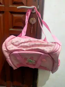 Tas keren warna merah muda