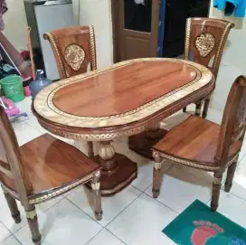 Meja makan Selina kayu jati