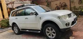 Pajero sport Dakkar 2.5 2012 Putih Matic Diesel mulus terawat dijamin