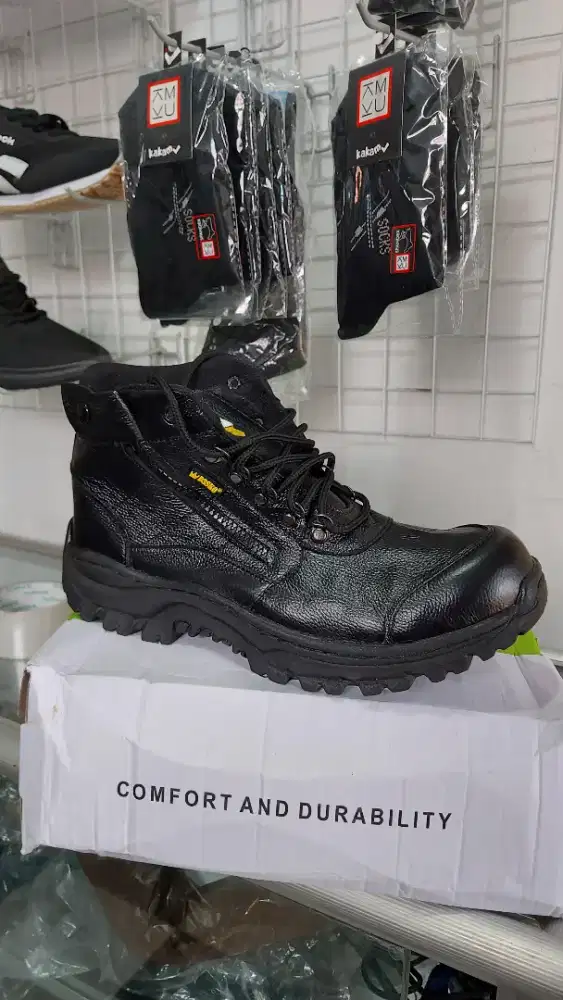 Ready sepatu safety shoes ujung besi bahan kulit asli