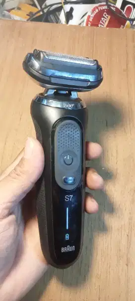 Mustache hair clipper.
  BRAUN S7 brand made in Germany
  Normal