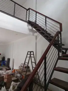 Bengkel Tangga Jejak + Mezzanine Sekip