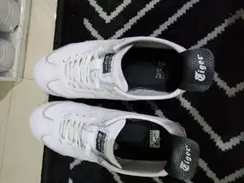SEpatu original ONITSUKA  size 41,5