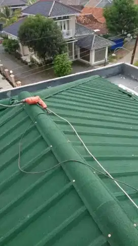 Bongkar atap lama pasang kontruksi rangka baja ringan atap sepandek
