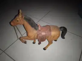 Mainan kuda warna coklat