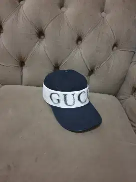 Mulus .authentic topi gucci size M