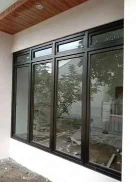 Pasang kusen aluminium