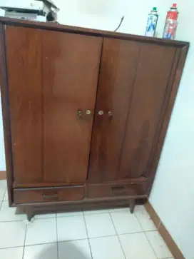 Lemari pakaian jati tua 2 pintu