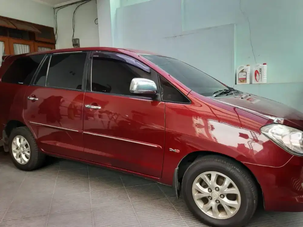 Kijang innova warna merah 2.5 type V M/T 2005 turbodiesel orisinil