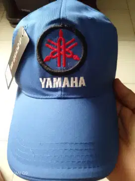 topi biru yamaha