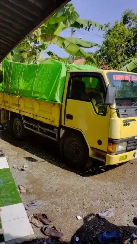 Sewa mobil truk pindahan dan barang