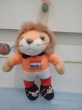 boneka bekas koleksi