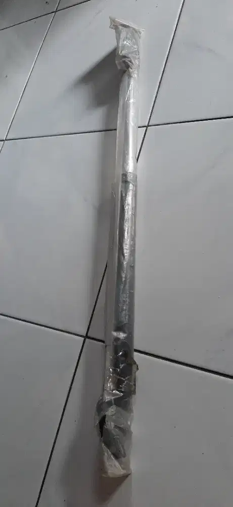 Shock bagasi toyota inova