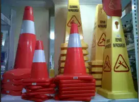 Kerucut Pembatas Penanda Pemisah Jalan Plastik Traffic Sign Cone