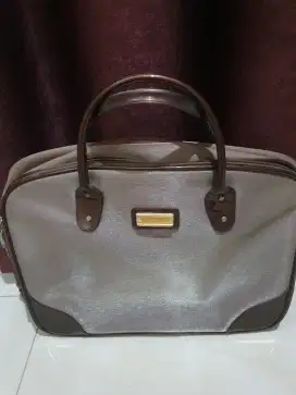 Tas kerja untuk wanita dan pria