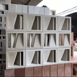 Roster beton minimalis putih