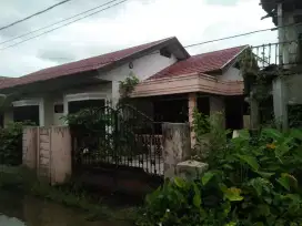 Dijual rumah permanen beserta isinya/perabotnya.