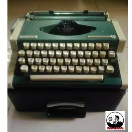 Mesin Tik Manual Olympia Traveller de Luxe Hijau