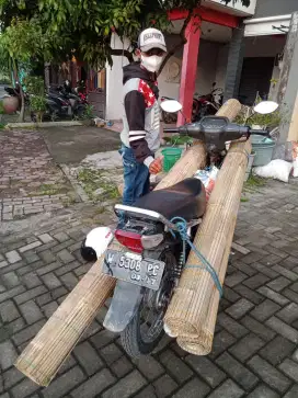 Tirai bambu banyak pelangan