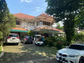 Rumah Mewah View Gunung Ada Kolam Renang di Cluster Bunga Raya